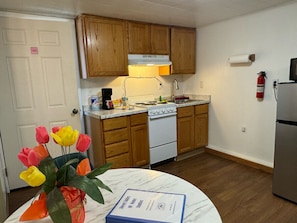 Microondas, horno, cafetera y tetera y tostadora