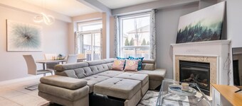 Luxury 3BR 2.5ba TH HOT Tub, Gym, Bbq, Sauna