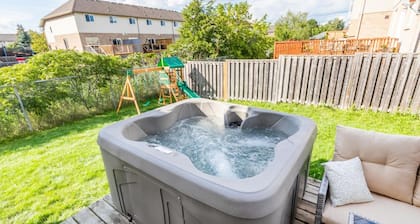 Luxury 3BR 2.5ba TH HOT Tub, Gym, Bbq, Sauna