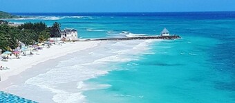 4BR Beachfront Villa w/ Private Pool and Cook