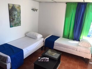 1 chambre, fer et planche à repasser, Wi-Fi, draps fournis