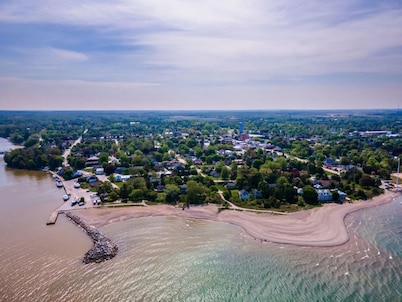 Port Elgin. New Houses Near Huron Lake