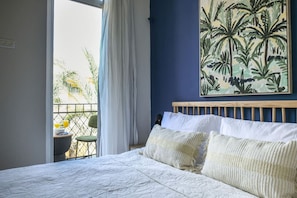 1 chambre, fer et planche à repasser
