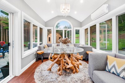 Georgina. New 4 Bedroom House Near Lake Simcoe