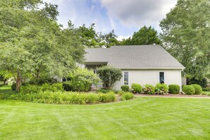 Exterior - Modern & Spacious Home - 6 Mi to Dtwn South Bend (Granger)