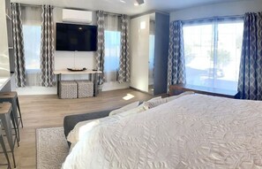 Room - Stunning Ocean Beach Gem - has everything! (San Diego)