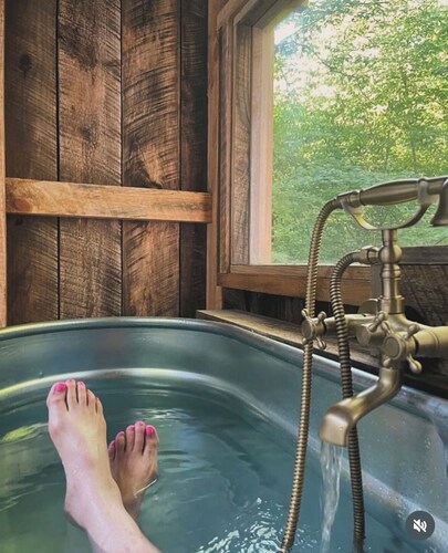 Stargazing Geodome Retreat Outdoor Tub + Mountain View’s