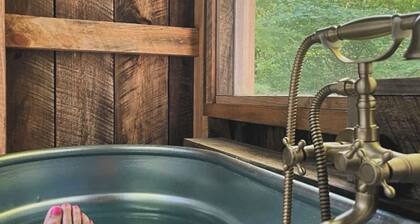 Stargazing Geodome Retreat Outdoor Tub + Mountain View’s
