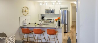 Calgary. New 1 BR Apartments in Cranston
