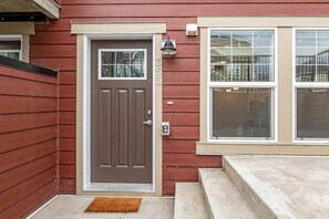 Exterior - Calgary. New 1 BR Apartments in Cranston (Calgary)