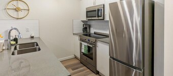 Calgary. New 1 BR Apartments in Cranston