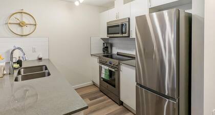 Calgary. New 1 BR Apartments in Cranston