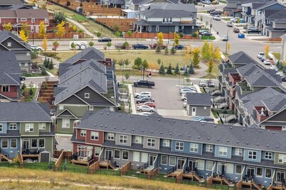Calgary. New 1 BR Apartments in Cranston