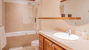 A bathroom with a bathtub, toilet, and sink. - Stylish Apartment w/ Hotel Amenities @ Los Sueños (Playa Herradura)