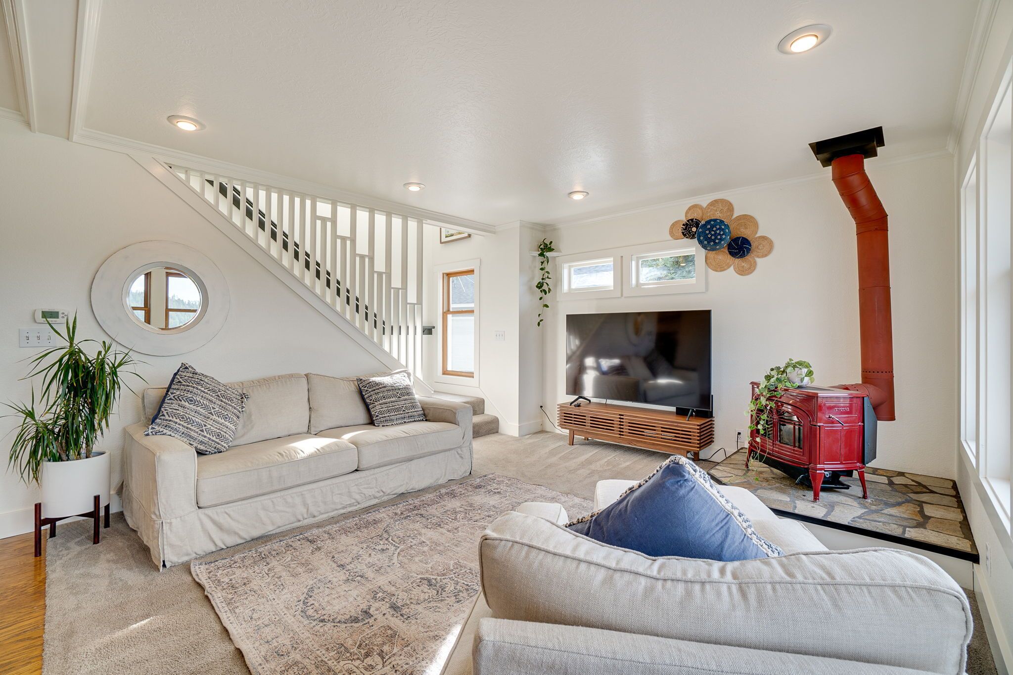 Private Hilltop House With Amazing Views! Close To Ave. Of The Giants/state Park - Fortuna, CA