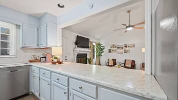 Astianpesukone, keittoastiat/astiat/ruokailuvälineet