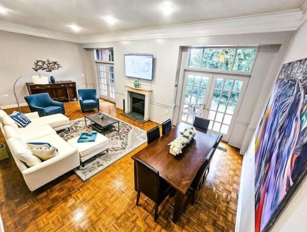 Smart TV, table tennis