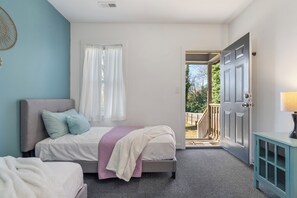 6 bedrooms, desk, iron/ironing board, WiFi