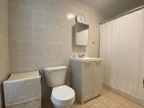 Handtücher, Seife, Shampoo, Toilettenpapier