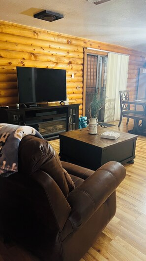 Smart-TV, DVD-Player, Stereoanlage