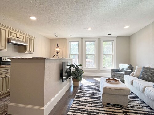 Walk to VA Hospital, Restaurants + More ~ Excellent for Traveling Professionals!