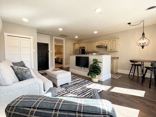 Walk to VA Hospital, Restaurants + More ~ Excellent for Traveling Professionals!