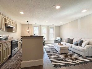 Interior - Walk to VA Hospital, Restaurants + More ~ Excellent for Traveling Professionals! (Hot Springs)