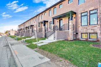 Winsdor. Unique Townhomes for 16 Guests