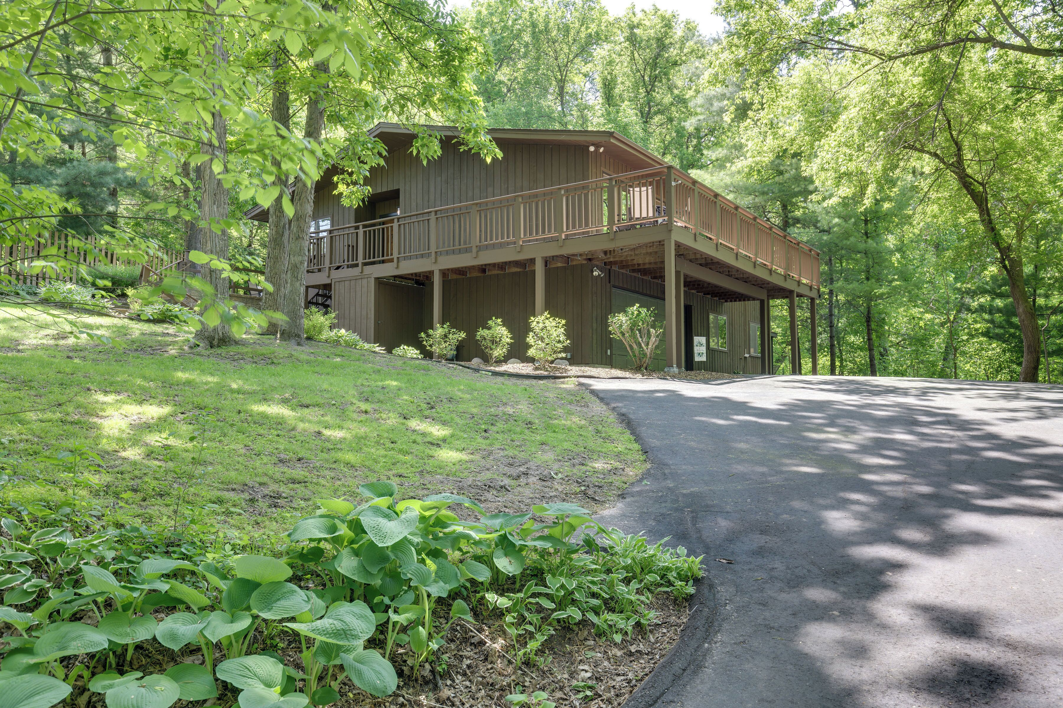 Newly Remodeled Luxury Home in the Bluffs - 10 mins to Downtown