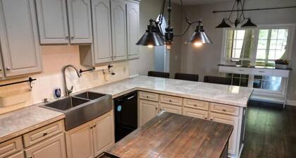 Family friendly retreat in Montgomery.