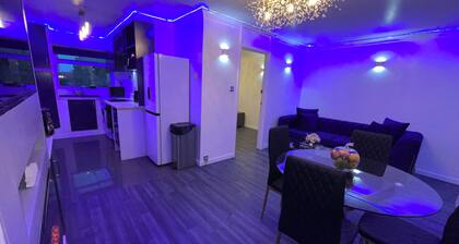 Chic 2 Bedroom Flat