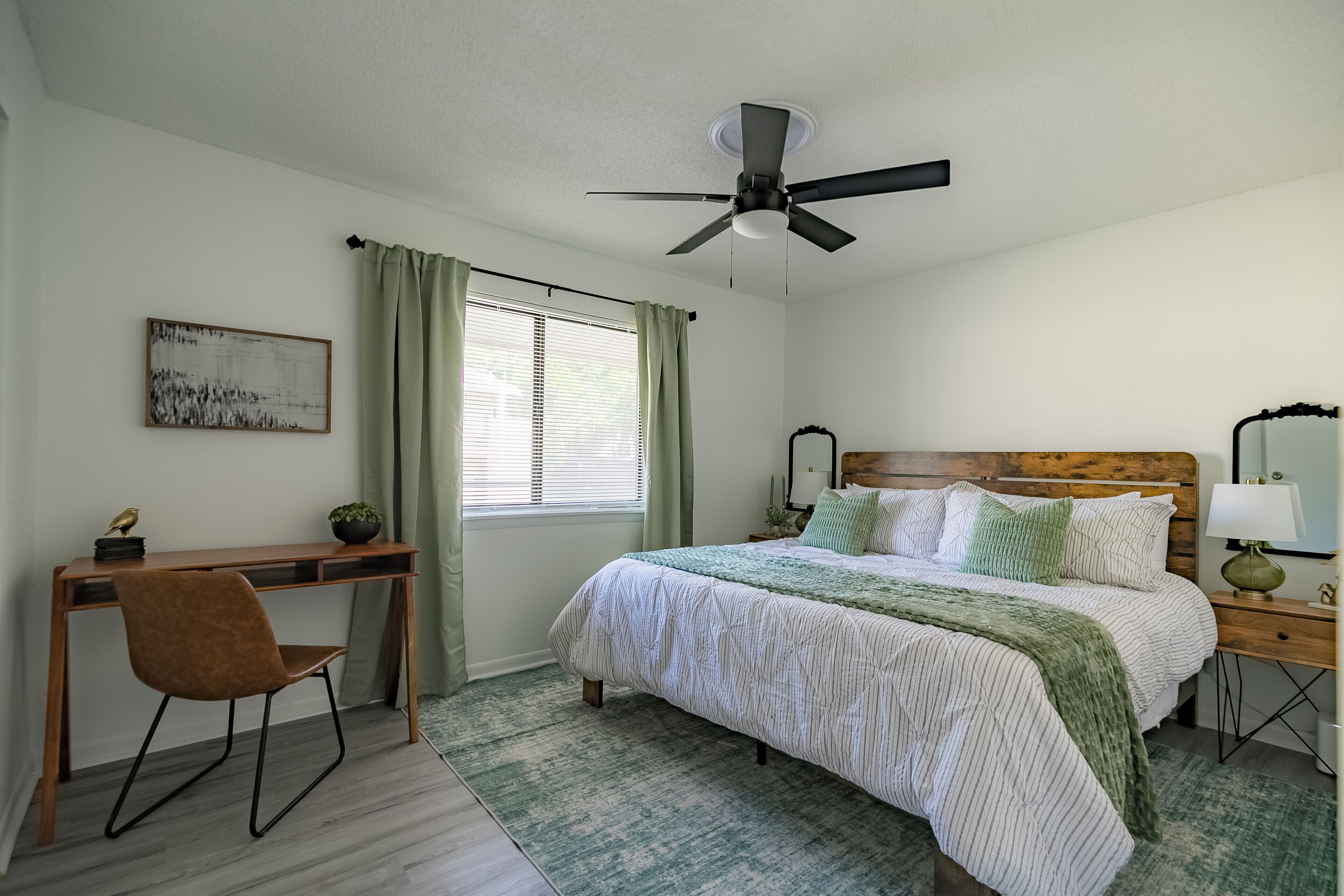 2 habitaciones, caja de seguridad en la habitación y escritorio 