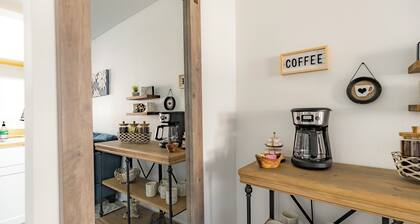 Walk to FSU | 2 King Beds, Pool, Prkng, fast WiFi