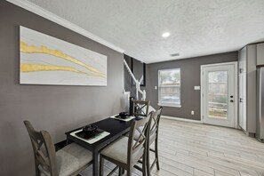 Dining - Modern Houston Retreat • 4BR • Near Toyota Center w Hot tub. (Houston)