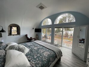 4 bedrooms, iron/ironing board, travel crib, free WiFi