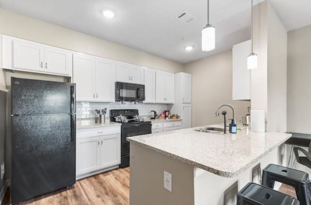 冰箱、微波炉、烤箱、炉灶