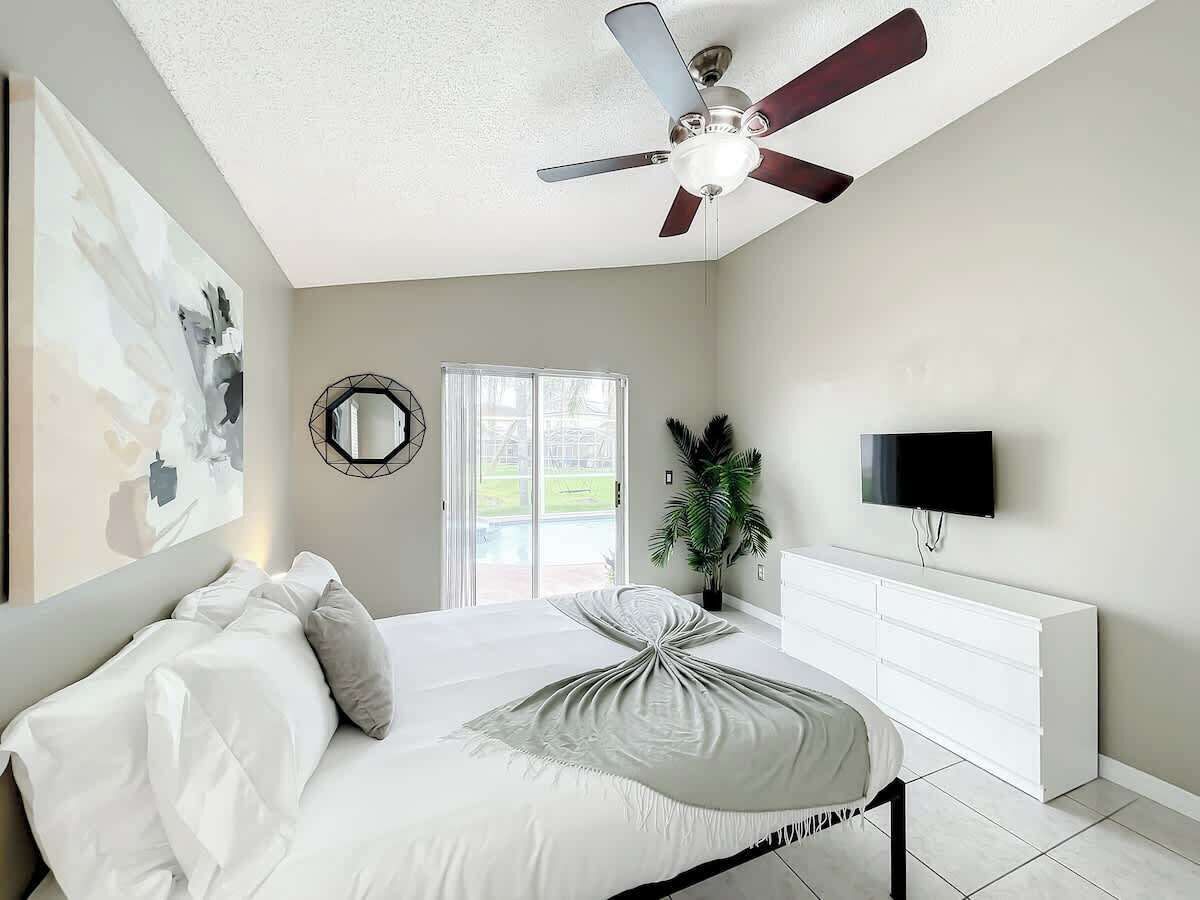 4 habitaciones, tabla de planchar con plancha, wifi y ropa de cama 