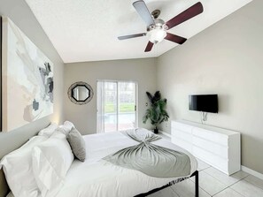 4 habitaciones, tabla de planchar con plancha, wifi y ropa de cama 