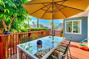 屋外ダイニングエリア