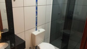 Hair dryer, towels - Casa Aconchegante Com 3 Quartos Em Localização Privilegiada (Jardim Duarte Foz do Iguaçu)