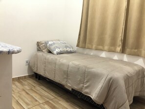 3 habitaciones, tabla de planchar con plancha, wifi y ropa de cama 