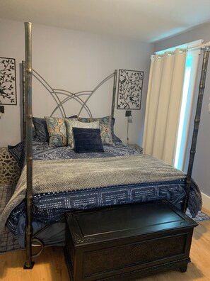 1 bedroom, iron/ironing board, WiFi, bed sheets - Private garden suite (Salmon Arm)