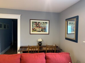 Interior - Private garden suite (Salmon Arm)