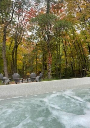 Property grounds - Geodome Getaway | Hot Tub + Pet Friendly (Rockford)