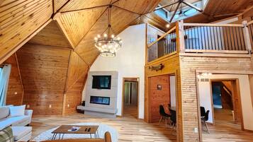 TV connectée, cheminée, jeux vidéo, baby-foot