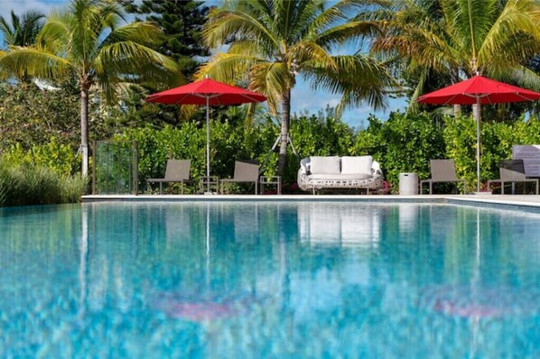 Piscine extérieure, piscine chauffée