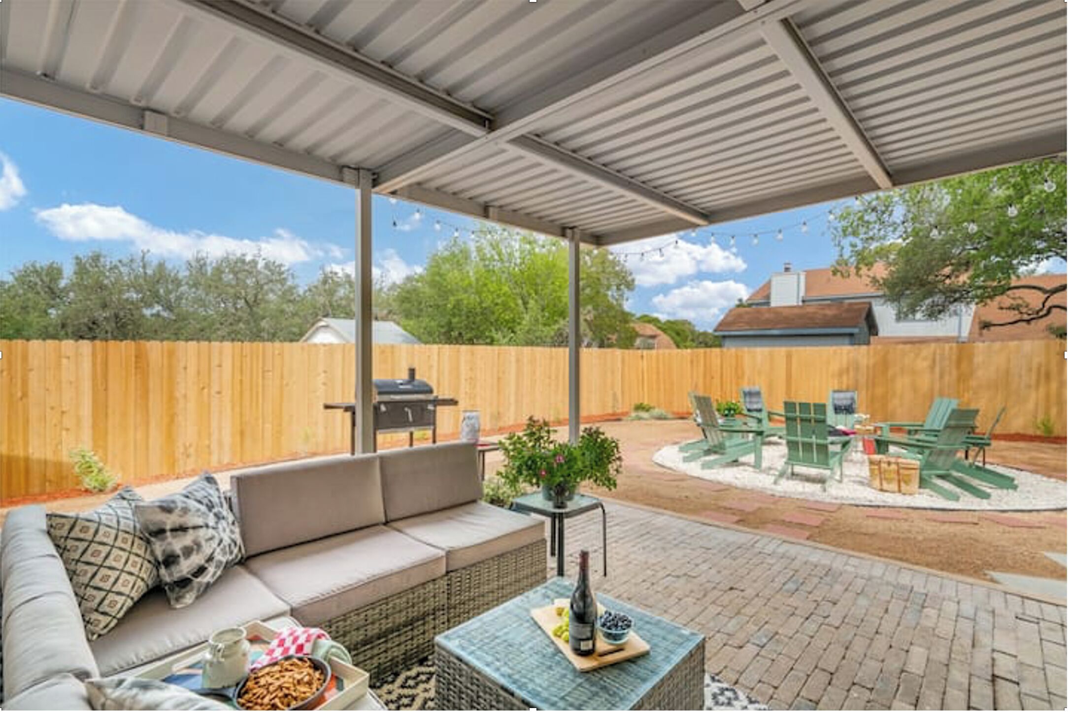 Minutes from Sea World and shopping Centers. Pet friendly