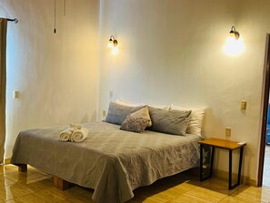 5 bedrooms, iron/ironing board, WiFi, bed sheets