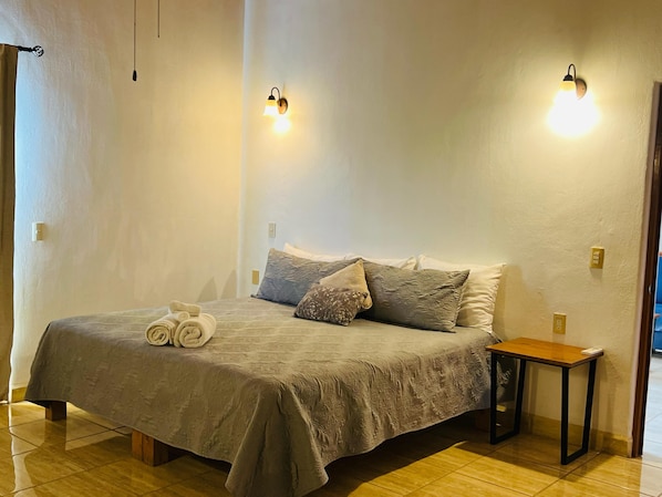 5 bedrooms, iron/ironing board, WiFi, bed sheets