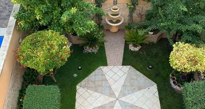 Suite Lujoso con Chimenea Patio y Garage Privado